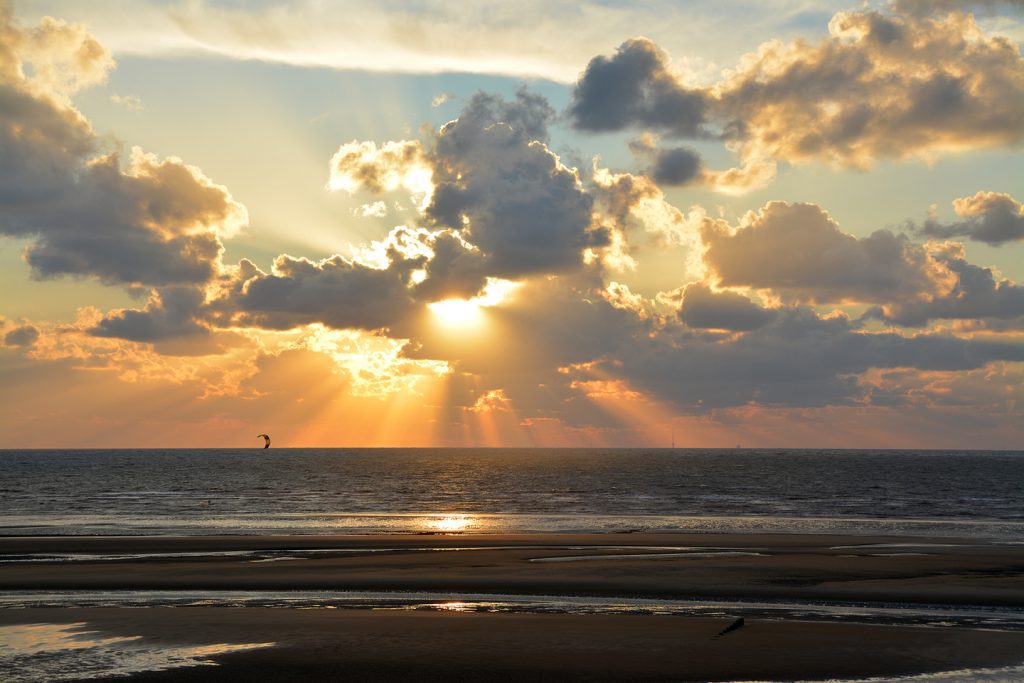 Sunsets over the sea - which kind do you like best?